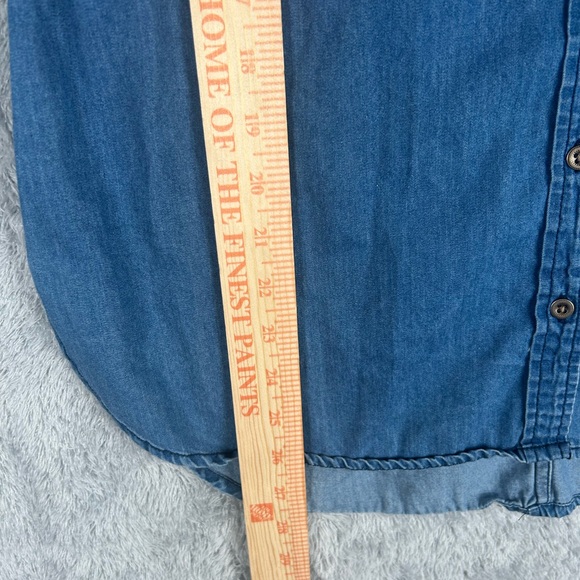 Beautiful!! Holding Horses Embroidered Long Sleeve Denim Shirt Women's, Size 2 - Picture 4 of 14